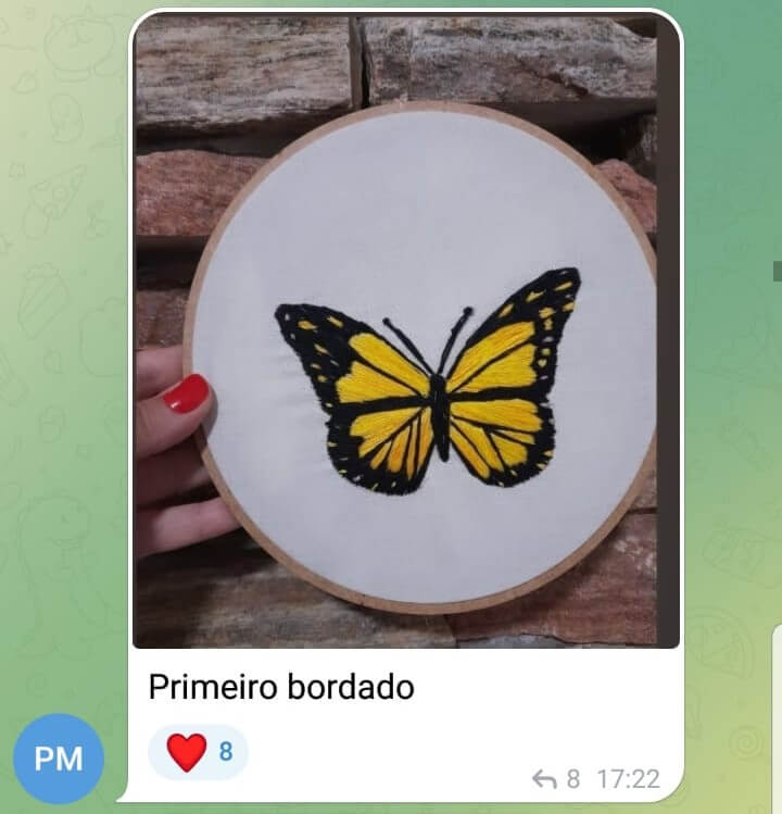 Detalhe de bordado colorido